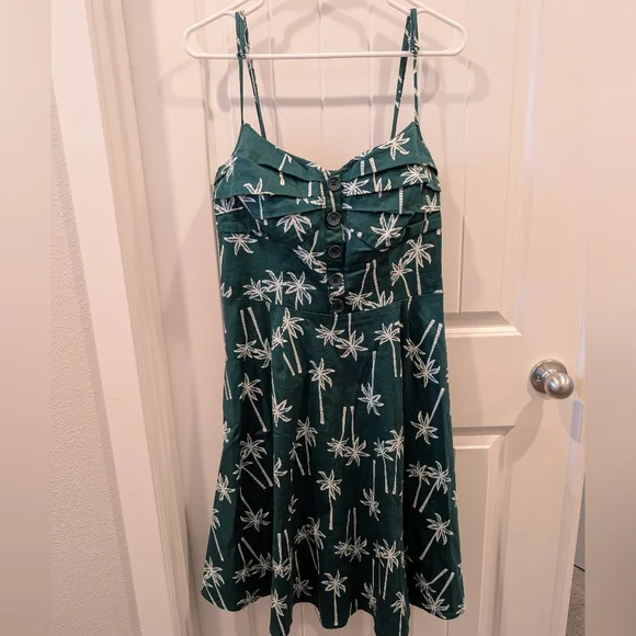 Collectif Green Pattern Dress - Picture 1 of 3